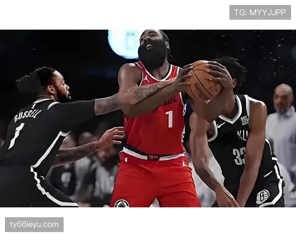 巨星对决：解析不同风格球员在赛场上的关键表现与影响力