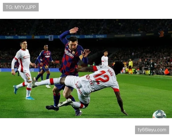 格拉纳达防线再升级，战术调整铸就钢铁后防