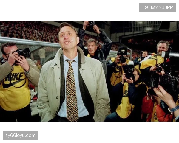 克鲁伊夫全攻全守理念再掀现代足球战术革命