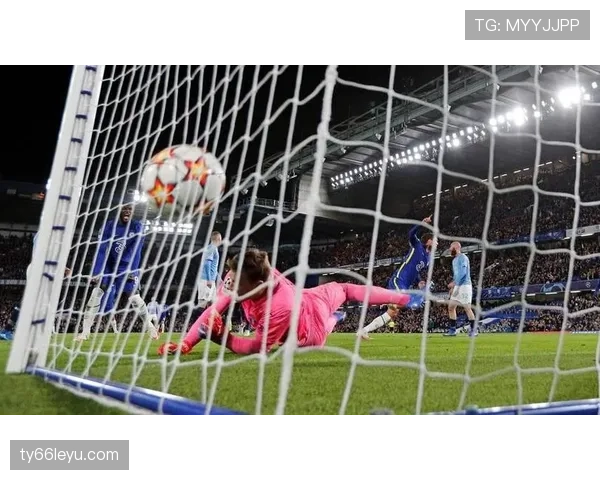 瑞典青年欧冠赛场闪耀：新星稳健发挥引未来可期